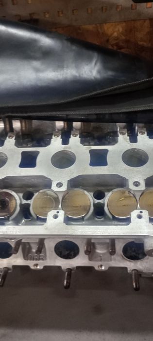 Продам ГБЦ голову блоку циліндрів . На ауді а 4 б 6 бензин 2 алт.