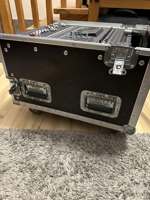 Sprzedam bardzo solidny rack U8.