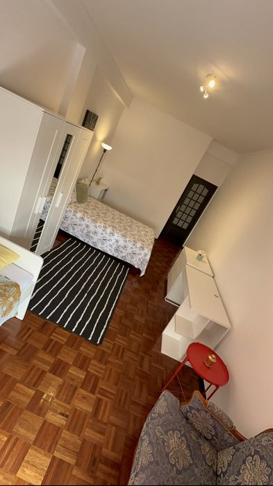 Quarto familiar (contrato) amplo 2 camas em Entroncamento 5 min da estação