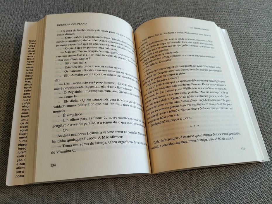 Livro "Ei Nostradamus!" de Douglas Coupland