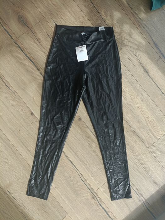 Czarne legginsy sliskie Mohito L nowe lateksowe polyskujace eleganckie