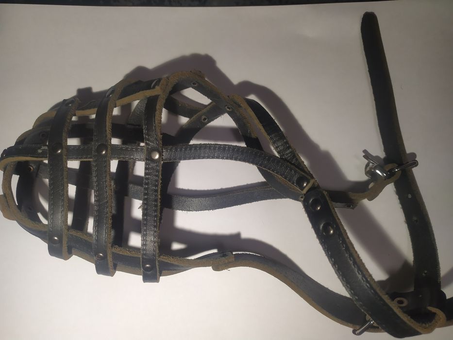 Skórzany kaganiec nie używany.
