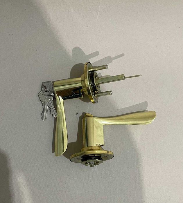 Ручка дверная с защелкой и ключами 3шт Бронза НОРА М