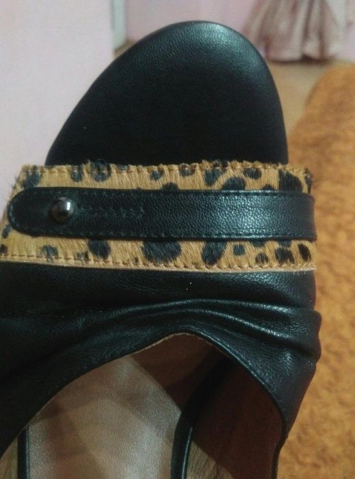 Босоножки шлепки черные кожаные на платформе 39-40 с мехом пони