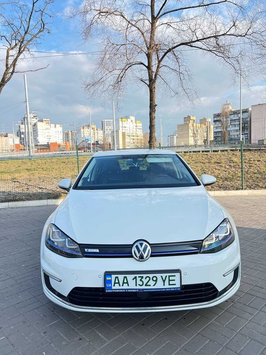 Оренда електромобіля Volkswagen e-Golf Highline