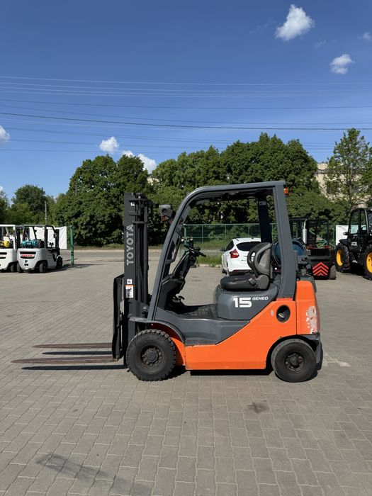 Навантажувач Toyota 8FG-15 погрузчик