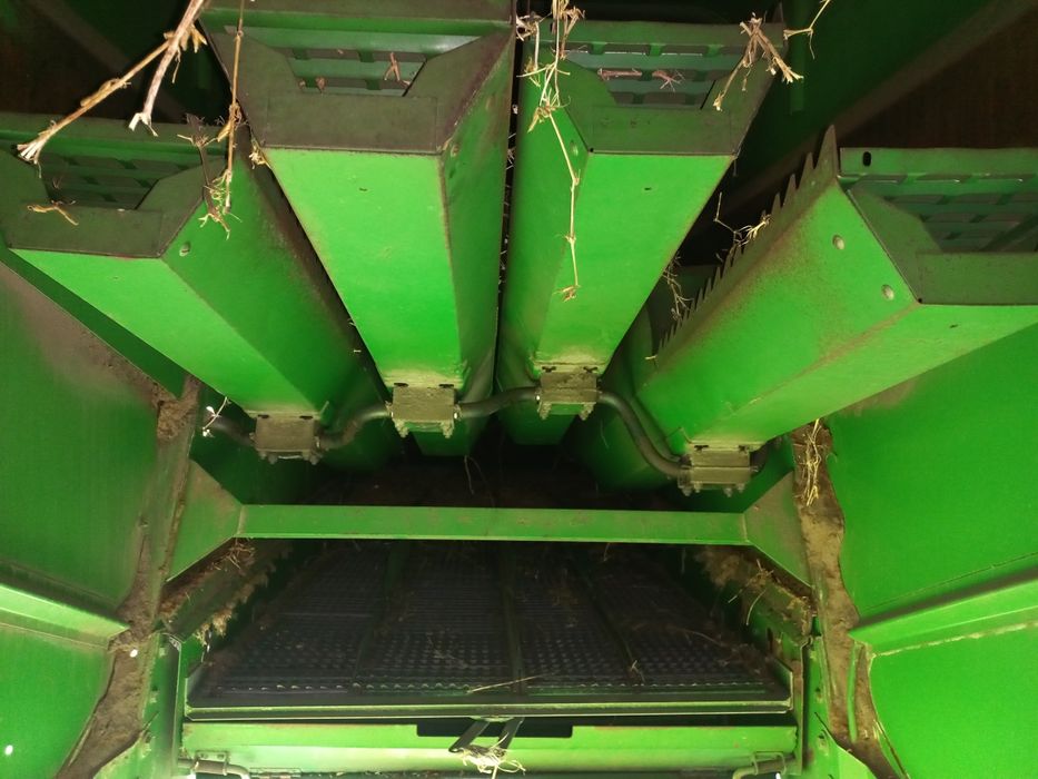Комбайн John Deere 1042