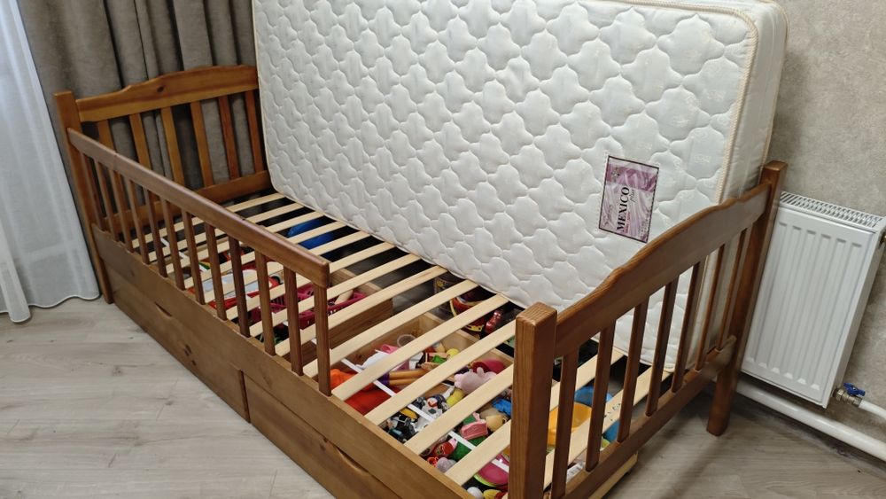 Дерев'яне дитяче ліжко 90х200 з ортопедичним матрацом як нове