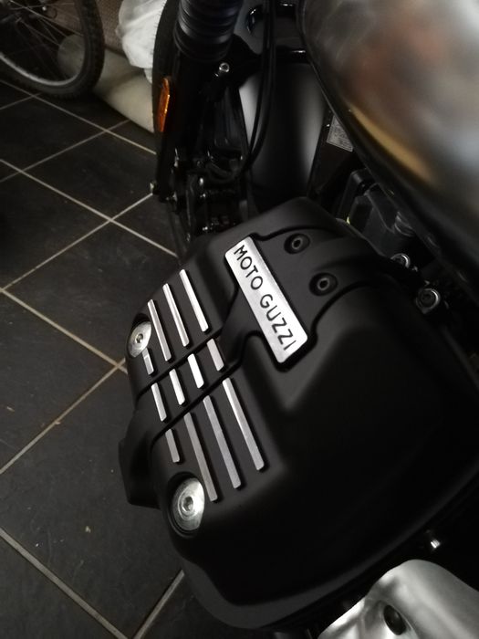 Moto Guzzi V7stone S 750