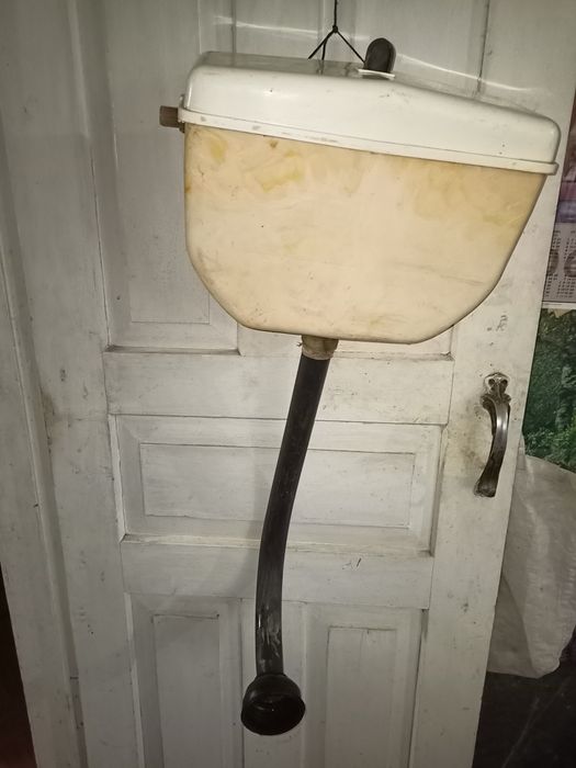 Пластиковий бачок для унітазу настінний