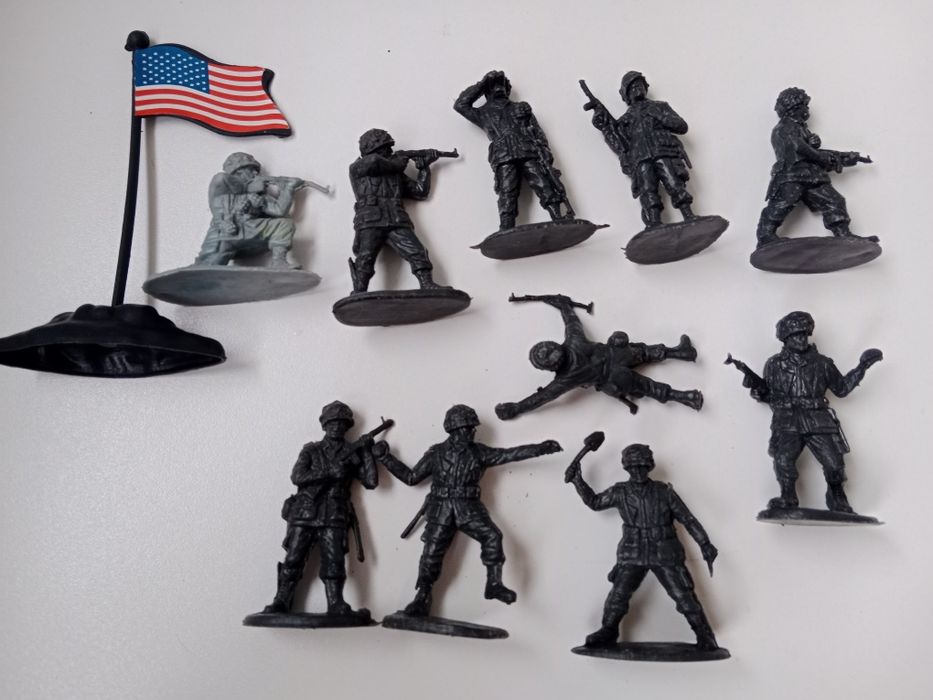 Amerykańscy spadochroniarze żołnierzyki PRL