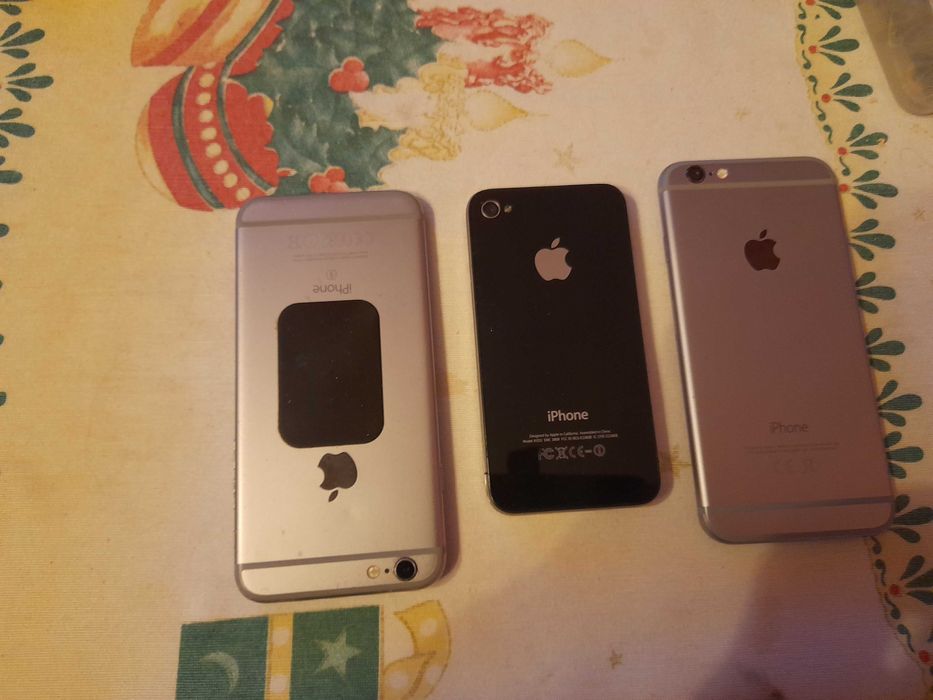 3 iphones a funcionar com alguns anos, muito bonitos.