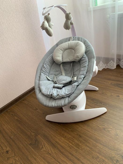 Заколисуюче крісло-гойдалка