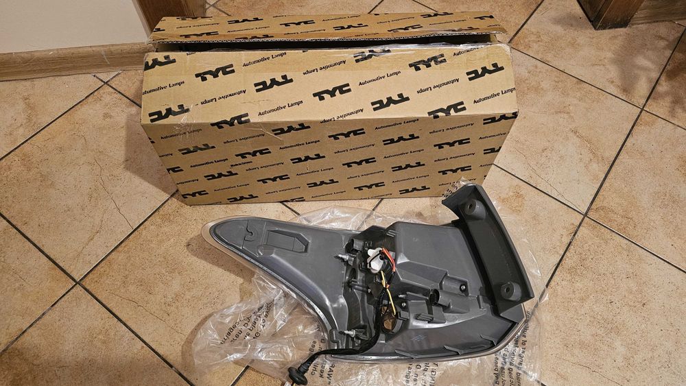 Lampa prawa tylna MITSUBISHI OUTLANDER 2012