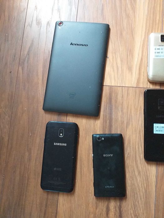 Uzywane telefony i tablet. Cena za calosc