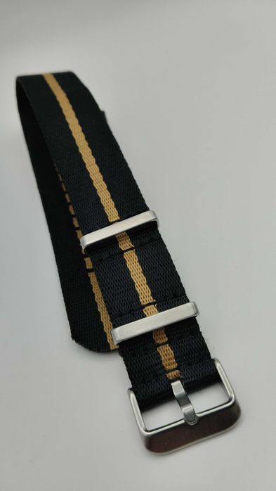 Bracelete tipo NATO, largura 22mm