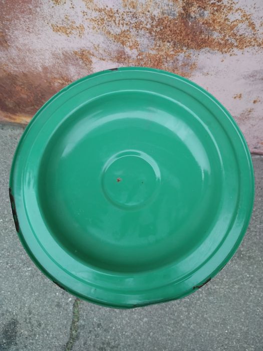 Продам большую эмалированную кастрюлю ссср