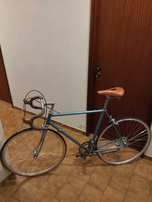 Bicicleta de corrida antiga restaurada