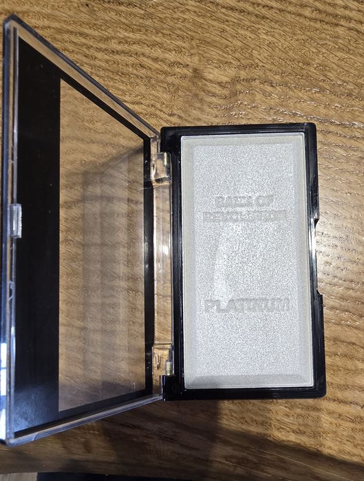 Rozświetlacz REVOLUTION kolor platinum