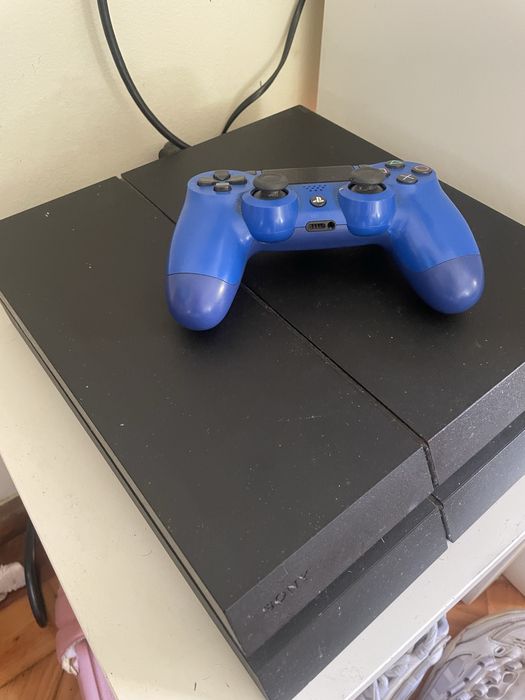 vendo ps4 com jogo
