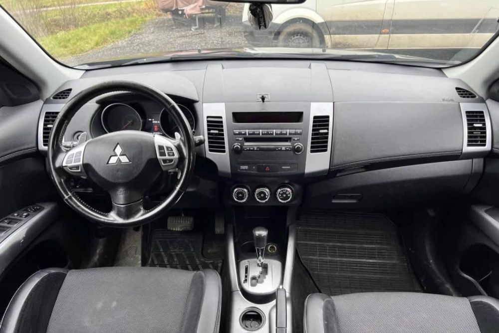 Mitsubishi Outlander 2010 benzyna 2.0 terenowy automat czarny suv 5-osobowy