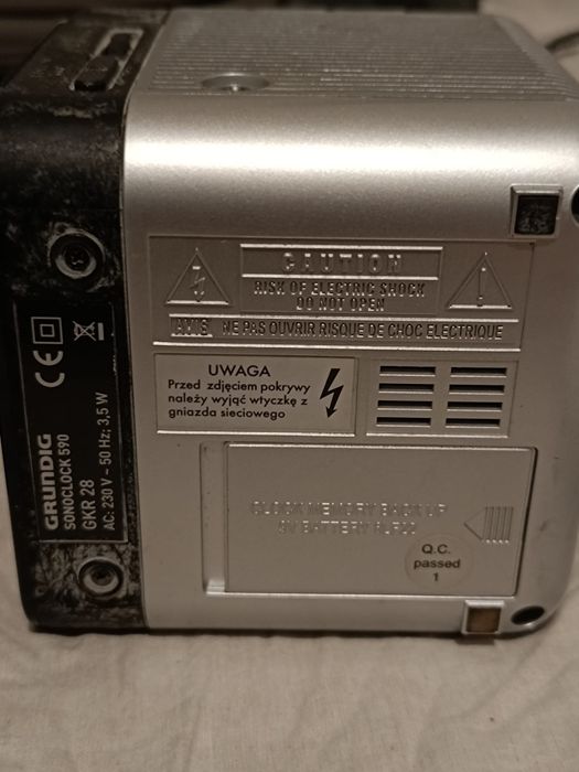 Rádio portátil Grundig + carteiras oferta