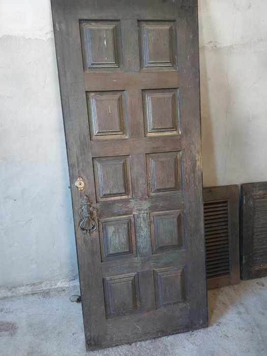 Porta de madeira maciça