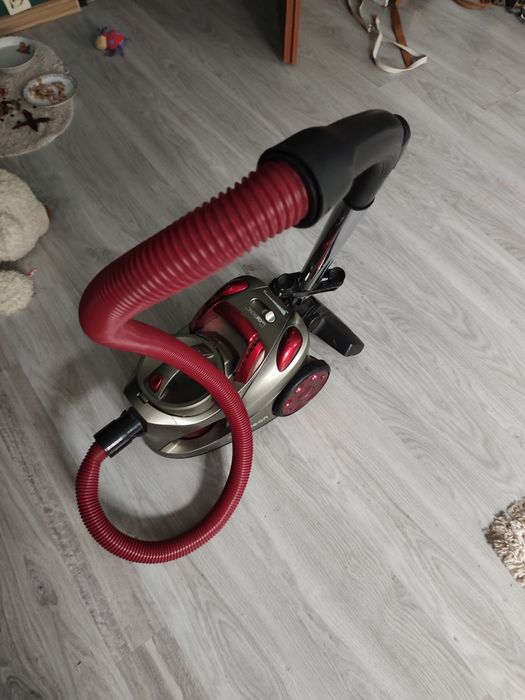 Energooszczędny odkurzacz bezworkowy Clatronic BS 1294