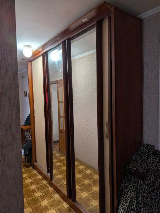 Шафа - купе б/в, потребує ремонту.