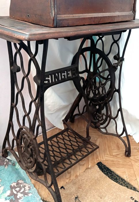 Продам швейну машину Singer