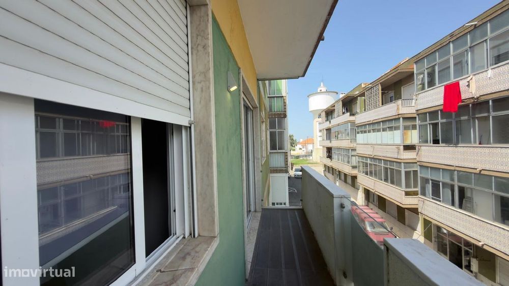 Apartamento T3 Open Space para Arrendamento em Paio Pires