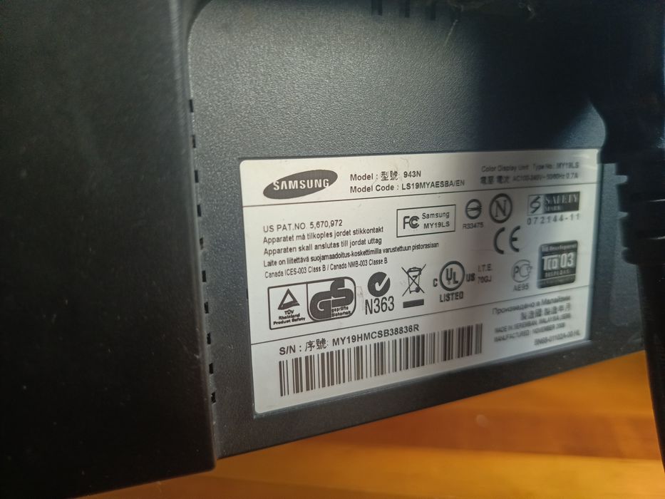 Monitor SyncMaster 943