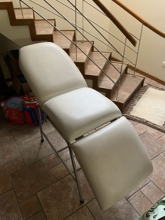 Marquesa Profissional Branca em Perfeito Estado - Ideal para Estética/Massagem