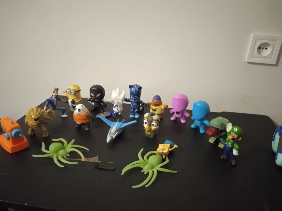 Игрушки ,мультяшные герои