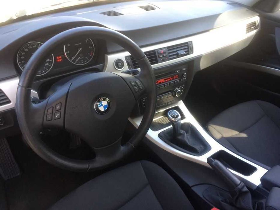 Продам BMW 3 Series 2012 E91 (FL)  •  318i MT (143 к.с.)  •  Base
