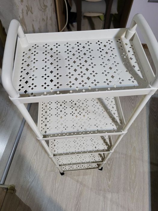 Полочки на колёсиках. Етажерка. Стеллаж. Пластиковая етажерка.
