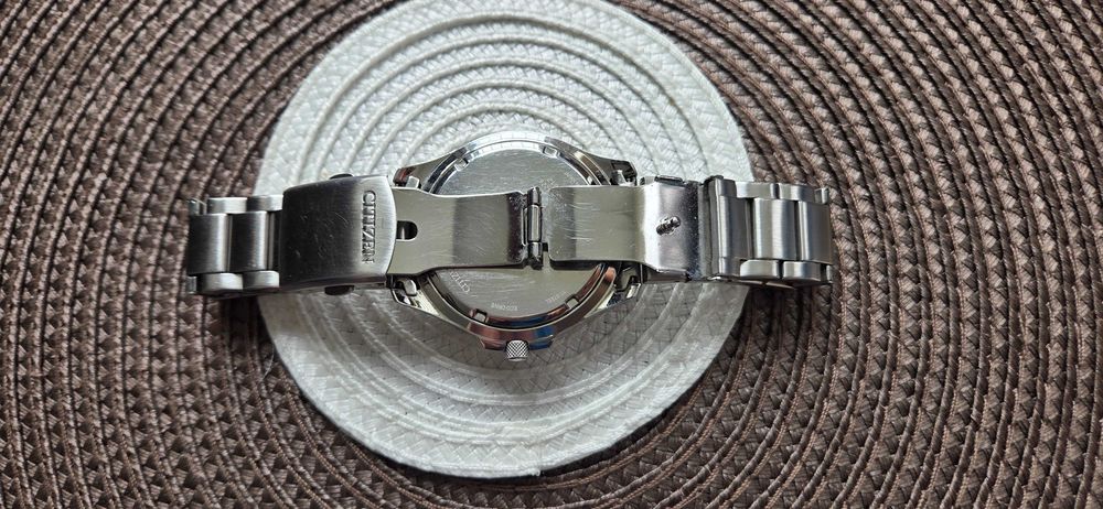 CITIZEN J800-S128226 B/N , Eco Drive, Szafir , WR100, Mocna luma ! .