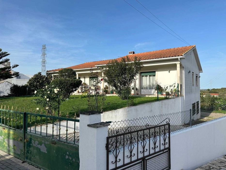 3 moradias + adega+ vinha+terrenos 5 armazens:  SANTAREM