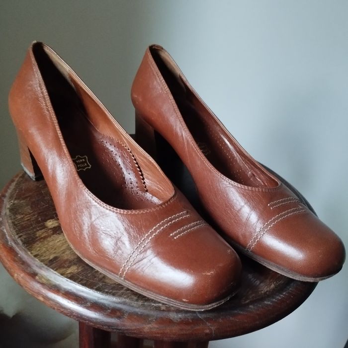 Czółenka skórzane