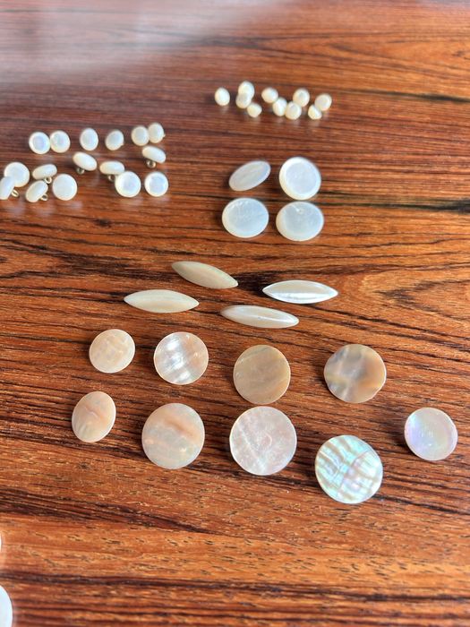 Lote de 120 botões em madrepérola, anos 30 a 50