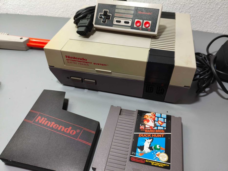 Nintendo Nes + Zapper e jogo Duckhunt & Mario