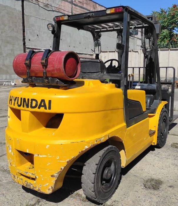 Вилковий навантажувач 4,5 тн вилочный погрузчик газ HYUNDAI 45L-7A  2012 р.в.