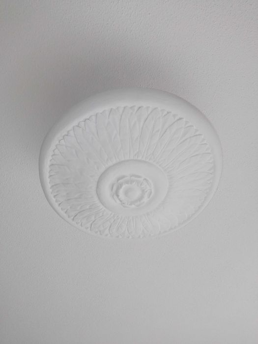 Candeeiro em gesso dá para pintar.