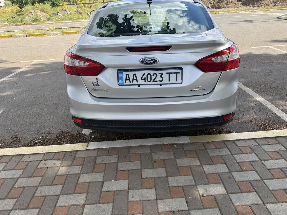 Продам авто Ford Focus 3 бензин 2.0