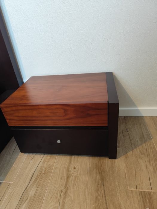 Conjunto de Quarto Moderno (Cama de Casal + 2 Mesas de Cabeceira) - Madeira Bi-tom
