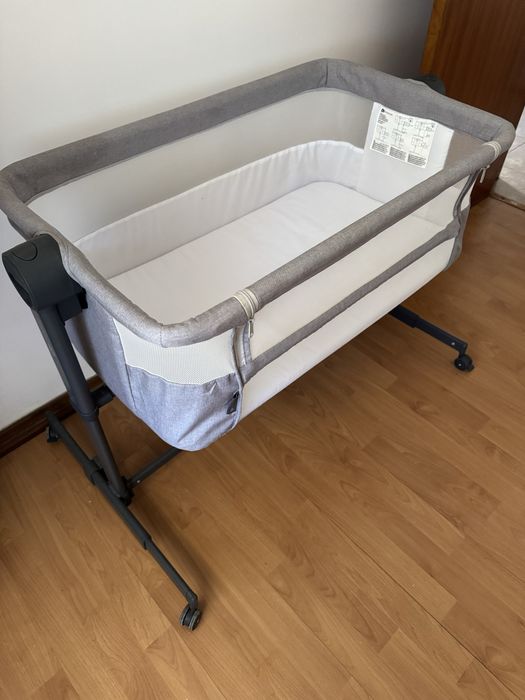 Berço de bebe cinza