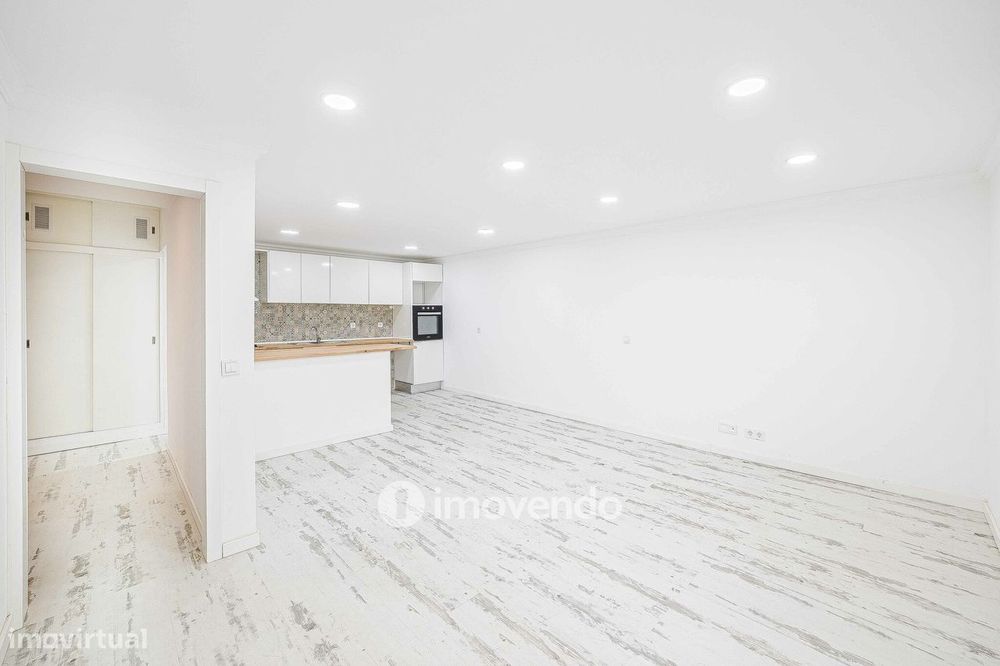Apartamento T1 totalmente renovado, com varanda, na Sobreda