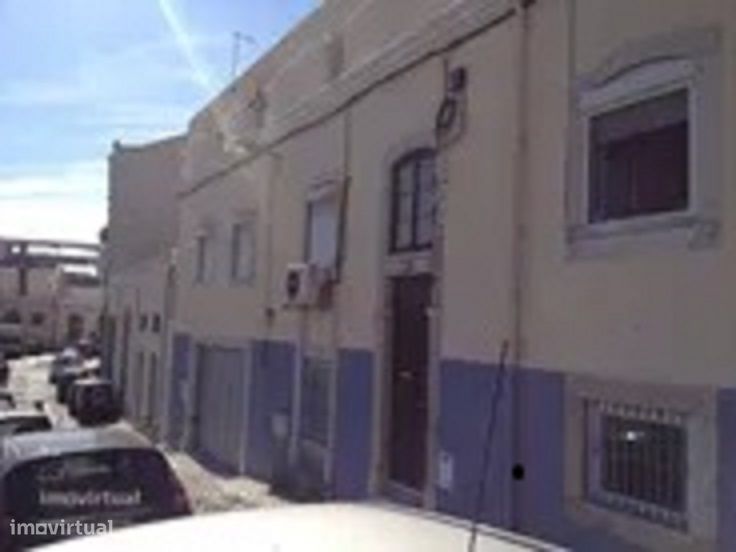 Espaço comercial de 420m² com estacionamento e ar condicionado