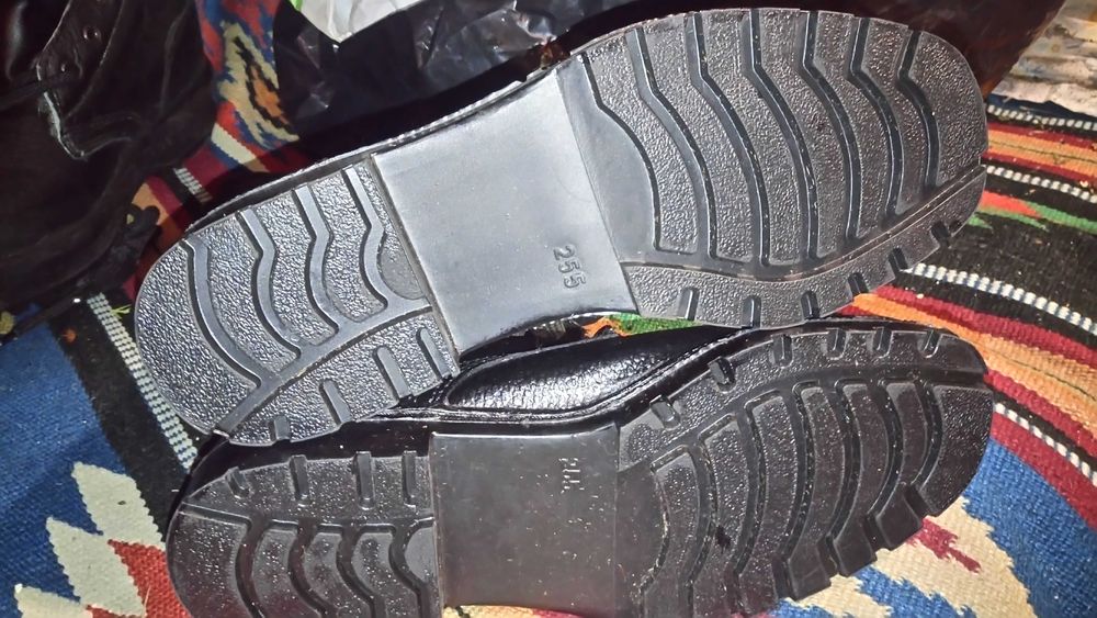 Продаются новые зимние берцы 39р (25.5см)