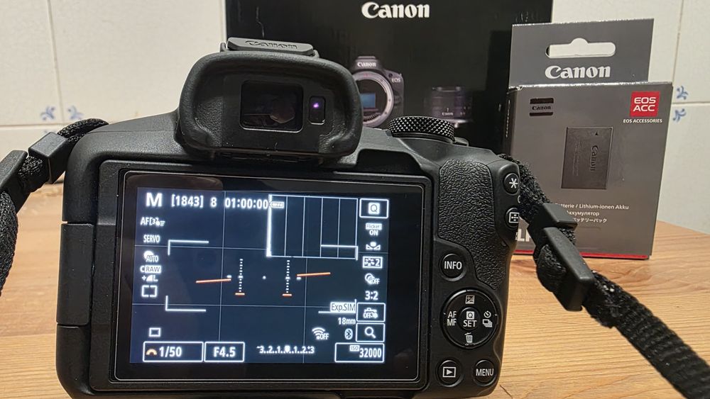 Canon R50 + 18-45 kit